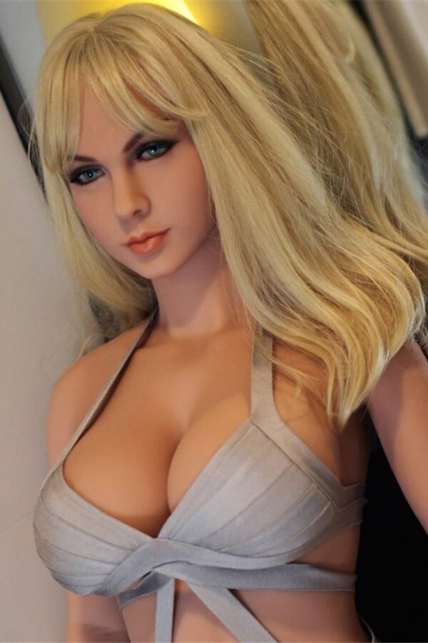 big tits blonde who models for sex doll
